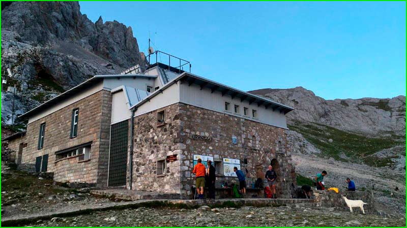 ruta Bulnes - Refugio de Urriellu en Asturias